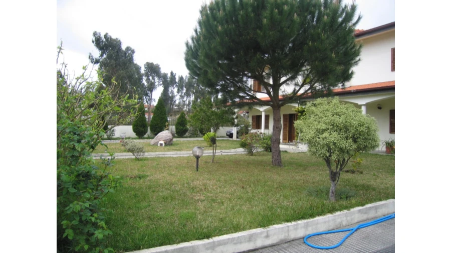 Moradia T6 para Venda em Canelas Foto 44