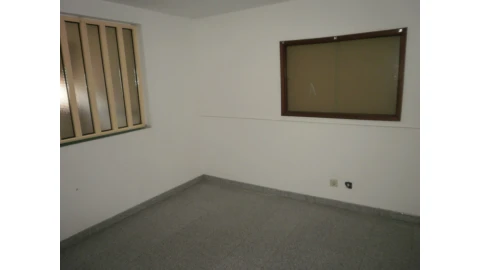 Loja para Venda em Mafamude e Vilar do Paraíso