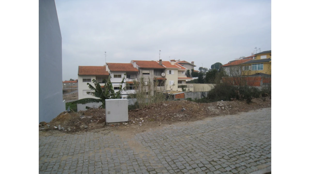 Terreno para Venda em Grijó e Sermonde Foto 2