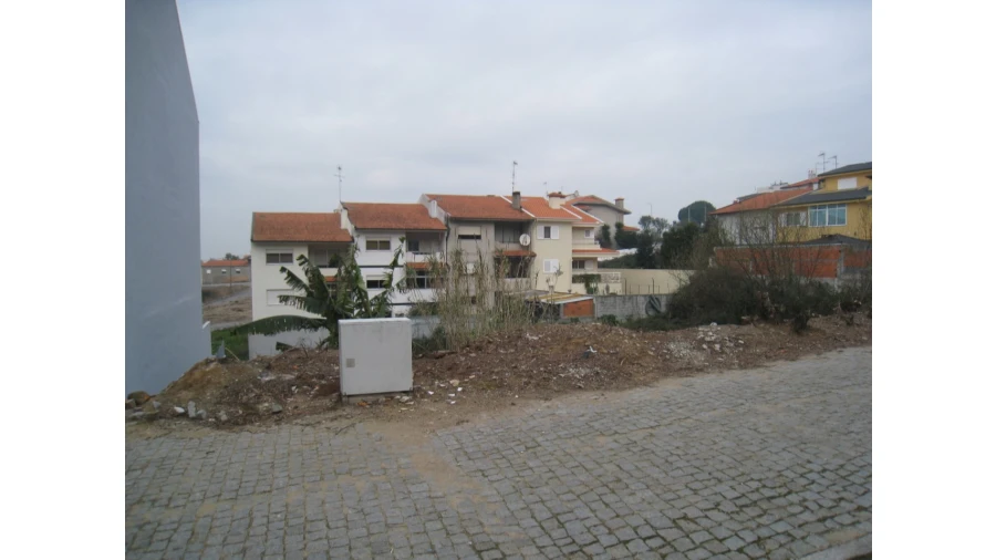 Terreno para Venda em Grijó e Sermonde Foto 2