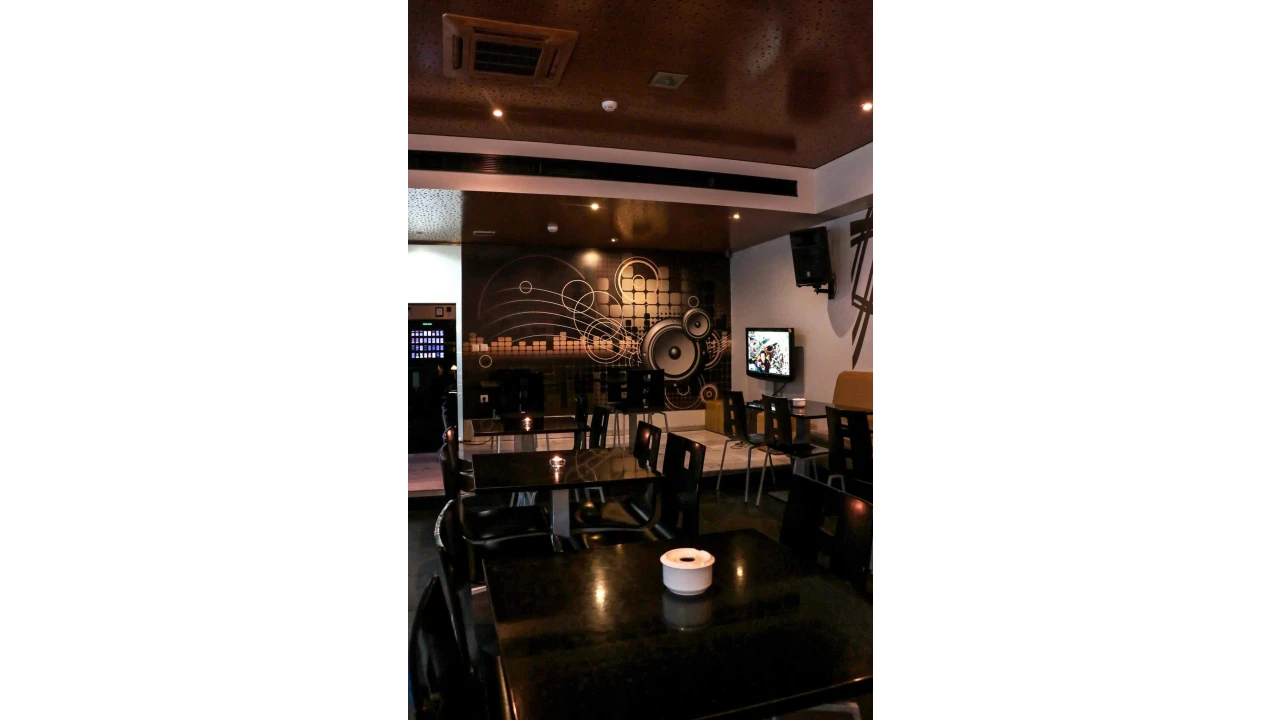 Loja para Trespasse em Mafamude e Vilar do Paraíso Foto 5