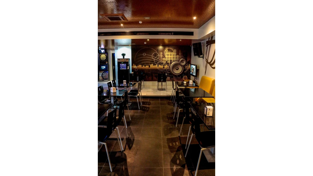 Loja para Trespasse em Mafamude e Vilar do Paraíso Foto 6