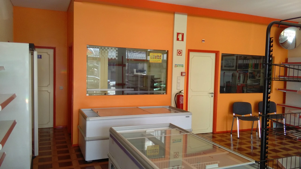 Loja para Venda em Alfena Foto 13