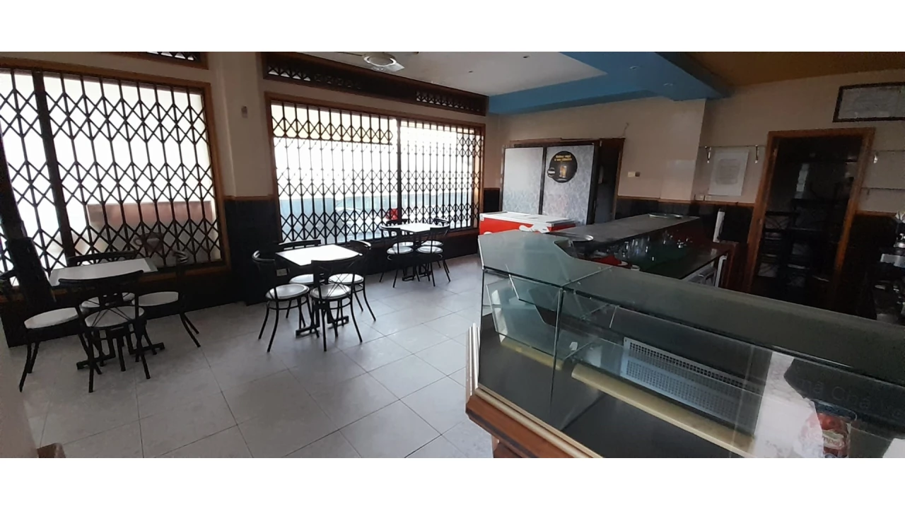 Loja para Venda em Serzedo e Perosinho Foto 1