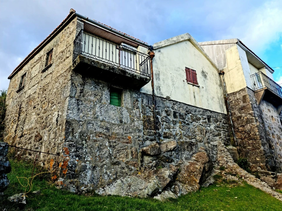 Moradia T0 para Venda em Castro Laboreiro e Lamas de Mouro Foto 1