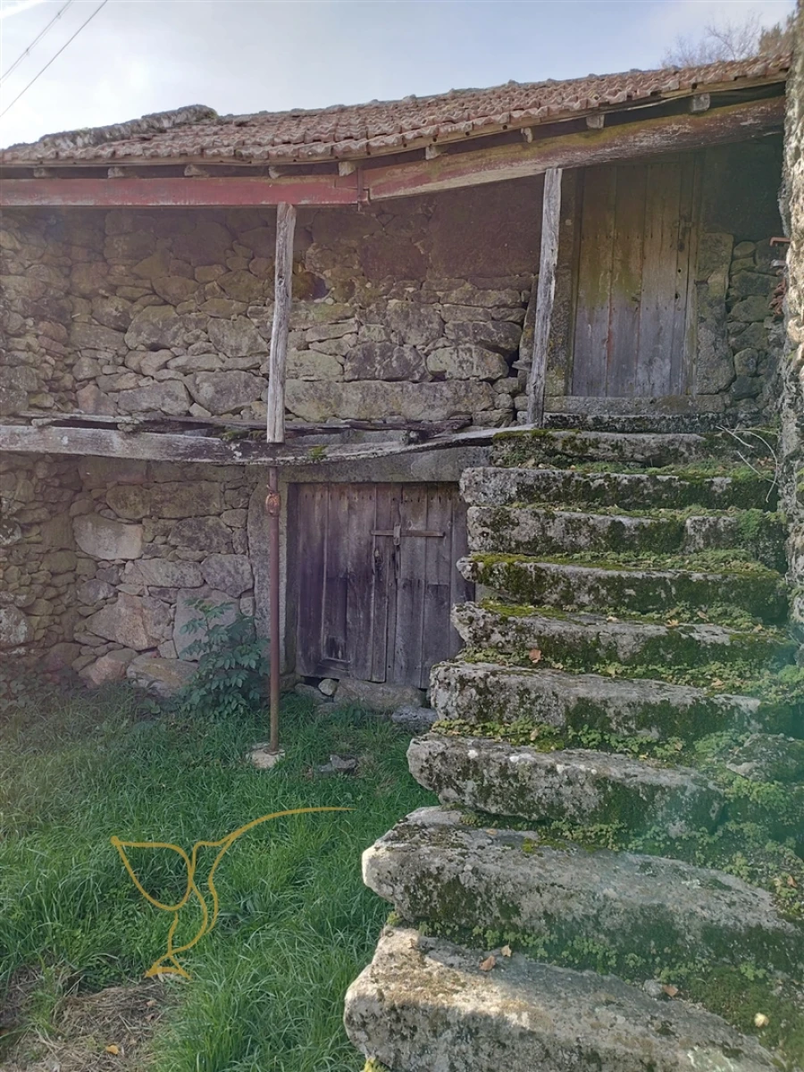 Moradia T0 para Venda em Castro Laboreiro e Lamas de Mouro Foto 2