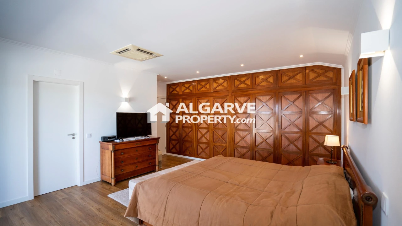 Moradia T5 para Venda em Boliqueime Foto 24