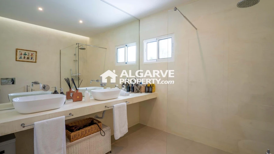 Moradia T5 para Venda em Boliqueime Foto 19