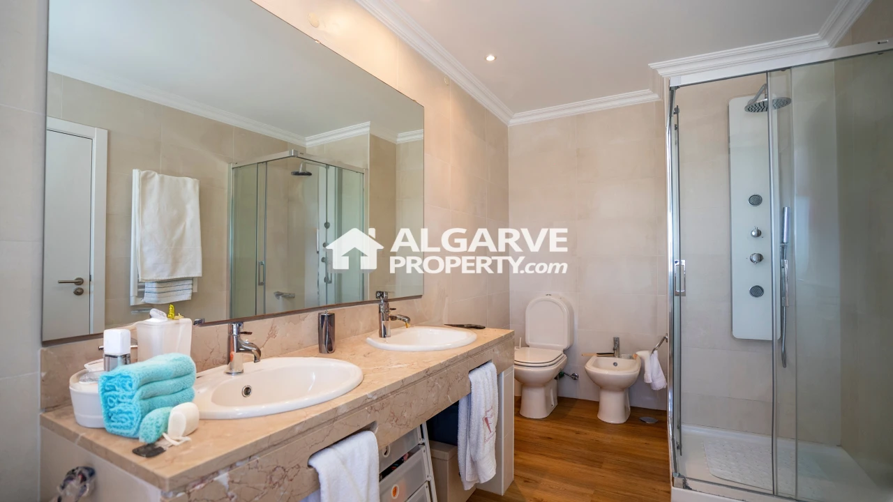 Moradia T5 para Venda em Boliqueime Foto 23