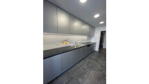 Apartamento T3 para Venda em Cedofeita, Santo Ildefonso, Sé, Miragaia, São Nicolau e Vitória