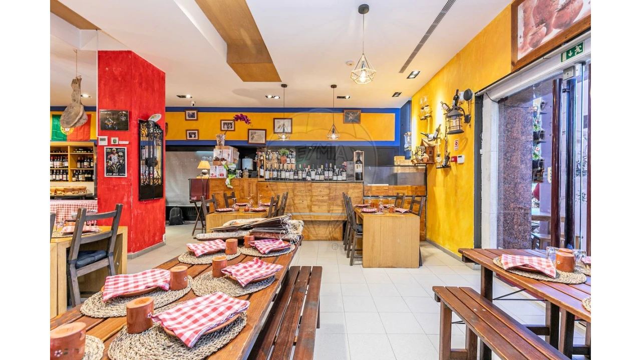 Negócio para Venda em São Domingos de Benfica Foto 5