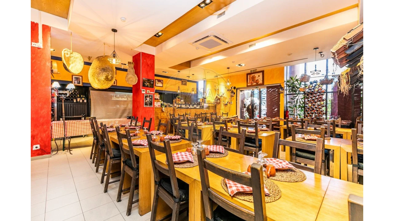 Negócio para Venda em São Domingos de Benfica Foto 2