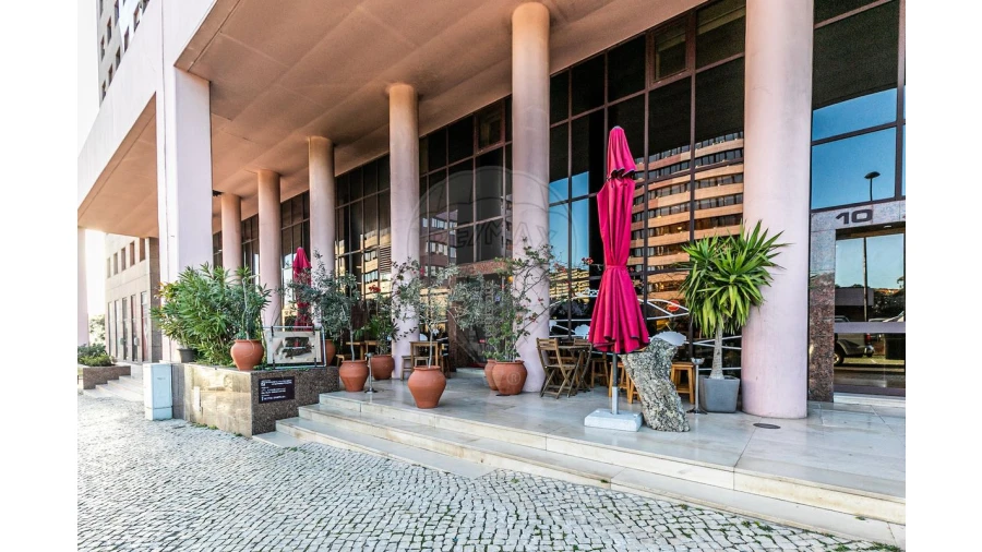 Negócio para Venda em São Domingos de Benfica Foto 12