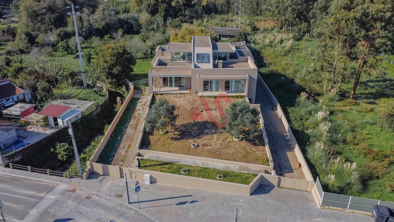 Moradia T4 para Venda em Cortegaça Foto 2