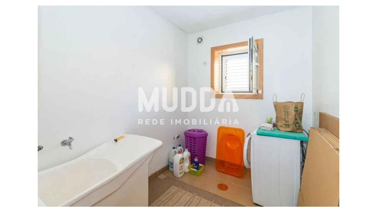 Moradia T3 para Venda em Caldas de São Jorge e Pigeiros Foto 32