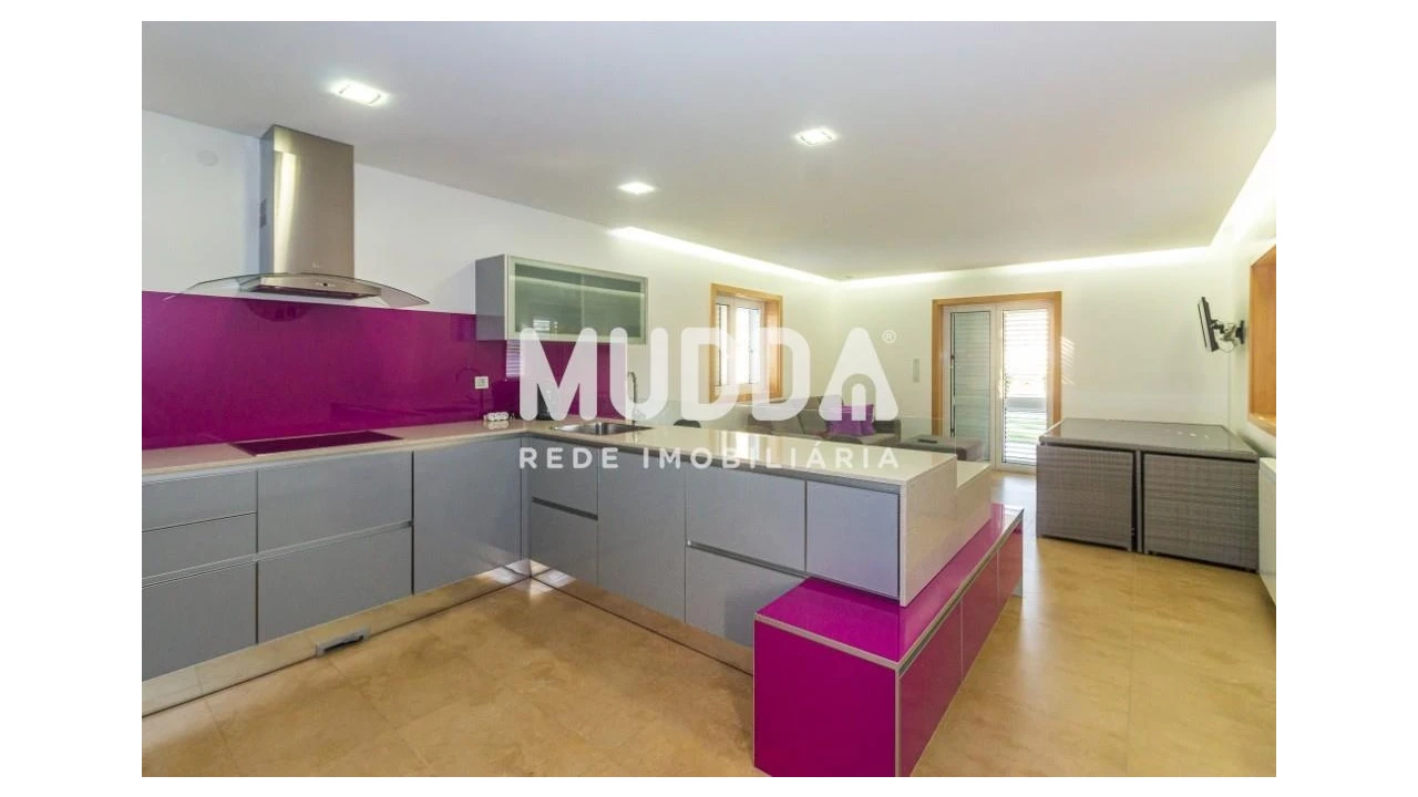 Moradia T3 para Venda em Caldas de São Jorge e Pigeiros Foto 1