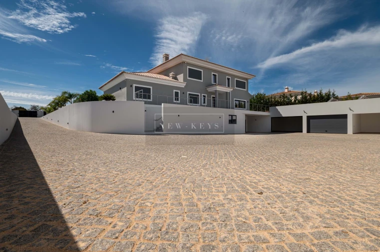 Moradia T5 para Venda em Lagos (São Sebastião e Santa Maria) Foto 4