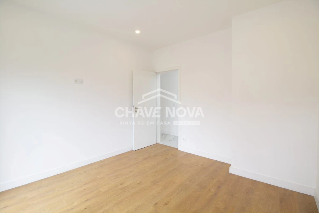 Moradia T3 para Venda em Campanhã Foto 11