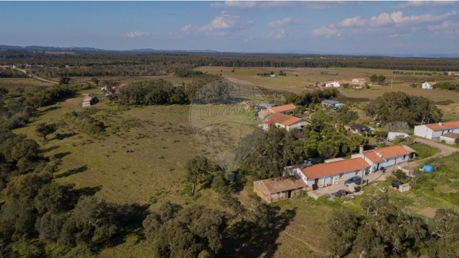 Quinta T1 para Venda em São Teotónio Foto 1