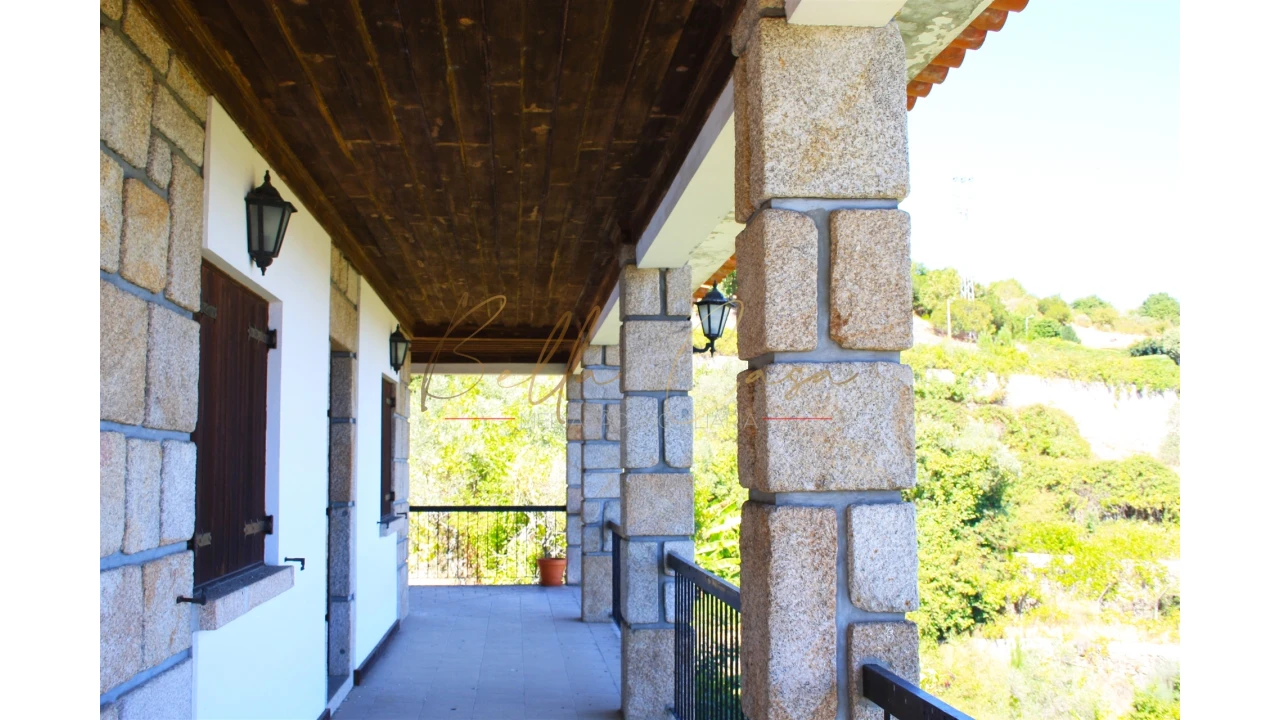 Moradia T5 para Venda em Lamego (Almacave e Sé) Foto 2