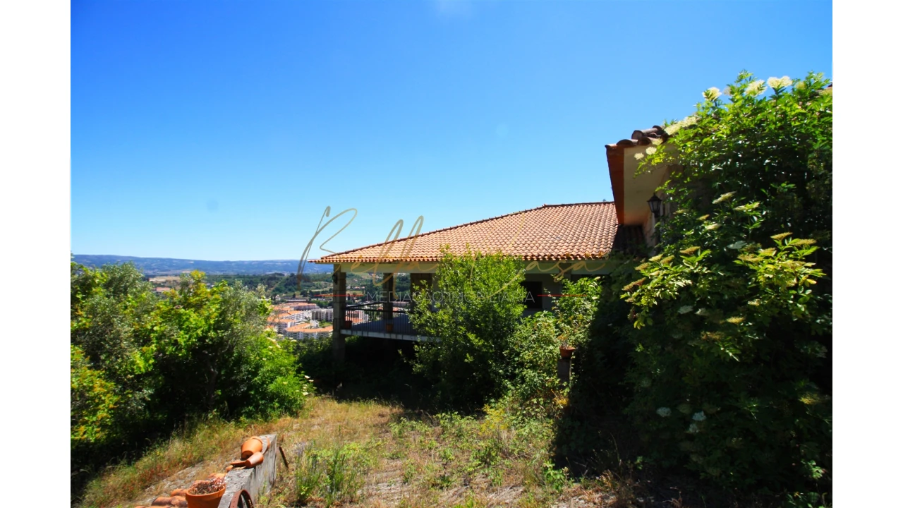 Moradia T5 para Venda em Lamego (Almacave e Sé) Foto 1