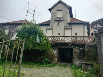 Moradia T4 para Venda em São Cipriano e Vil de Souto