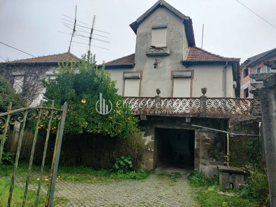 Moradia T4 para Venda em São Cipriano e Vil de Souto Foto 1