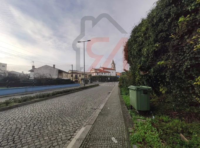 Terreno para Venda em Paços de Ferreira Foto 2