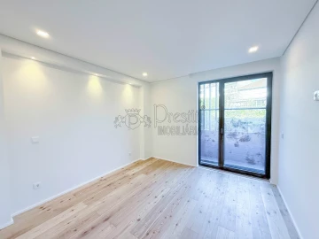Apartamento T2 para Venda em Creixomil