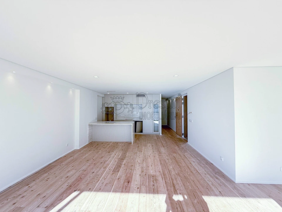 Apartamento T2 para Venda em Creixomil Foto 3