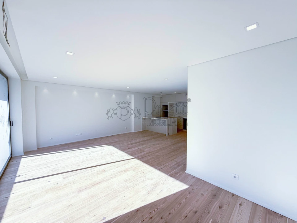 Apartamento T2 para Venda em Creixomil Foto 4