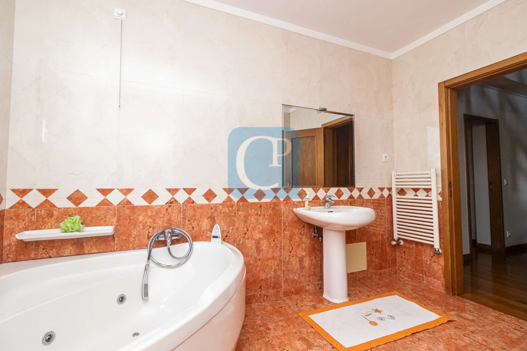 Moradia T4 para Venda em Arvore Foto 18