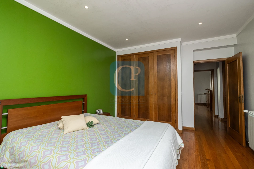 Moradia T4 para Venda em Arvore Foto 13