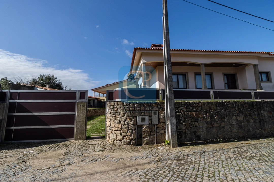 Moradia T4 para Venda em Arvore Foto 54