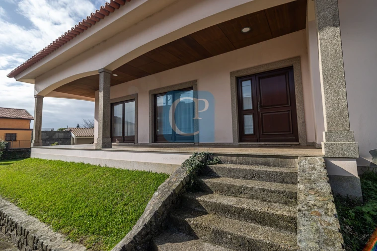 Moradia T4 para Venda em Arvore