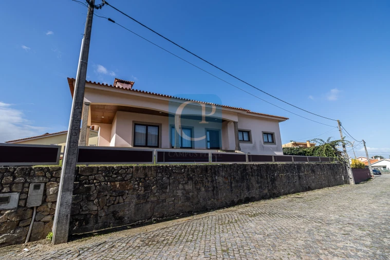 Moradia T4 para Venda em Arvore Foto 55