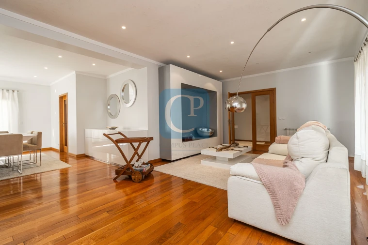 Moradia T4 para Venda em Arvore Foto 6