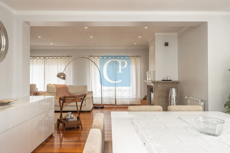 Moradia T4 para Venda em Arvore Foto 10