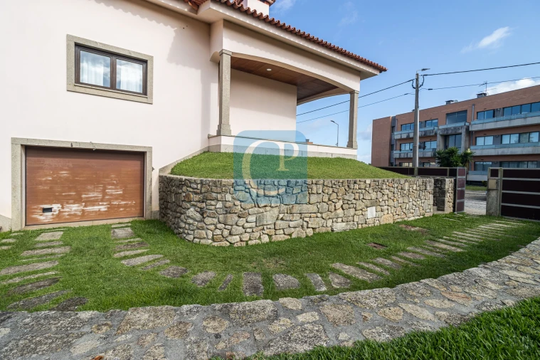 Moradia T4 para Venda em Arvore Foto 51