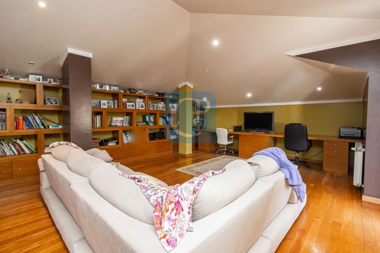 Moradia T4 para Venda em Arvore Foto 27