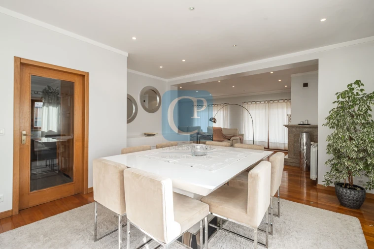 Moradia T4 para Venda em Arvore Foto 9