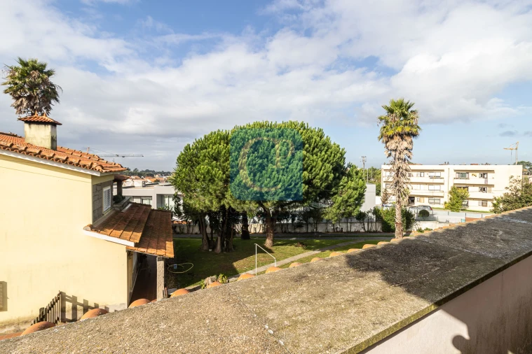 Moradia T4 para Venda em Arvore Foto 30