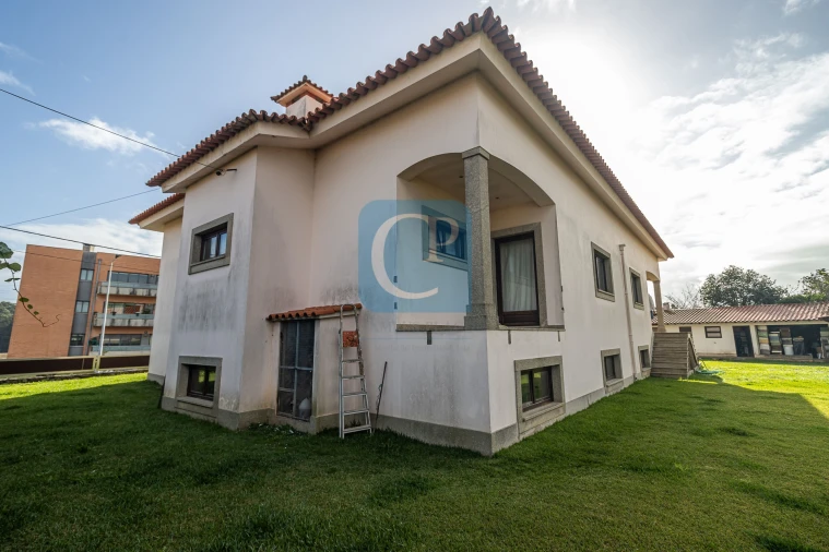 Moradia T4 para Venda em Arvore Foto 49