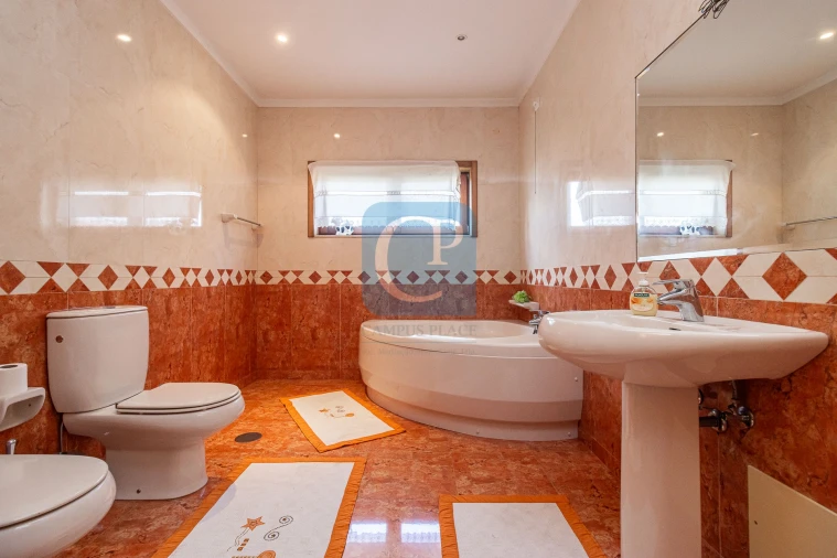 Moradia T4 para Venda em Arvore Foto 16