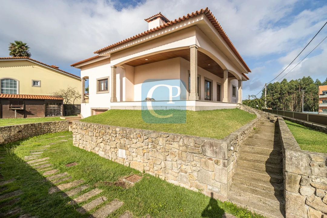 Moradia T4 para Venda em Arvore Foto 47