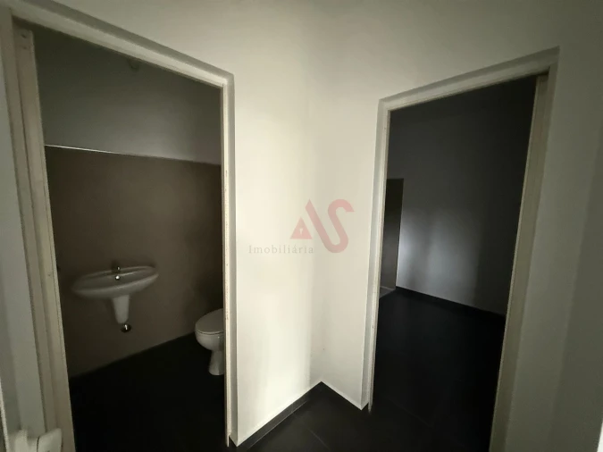 Armazém para Arrendamento em Fermentões Foto 9