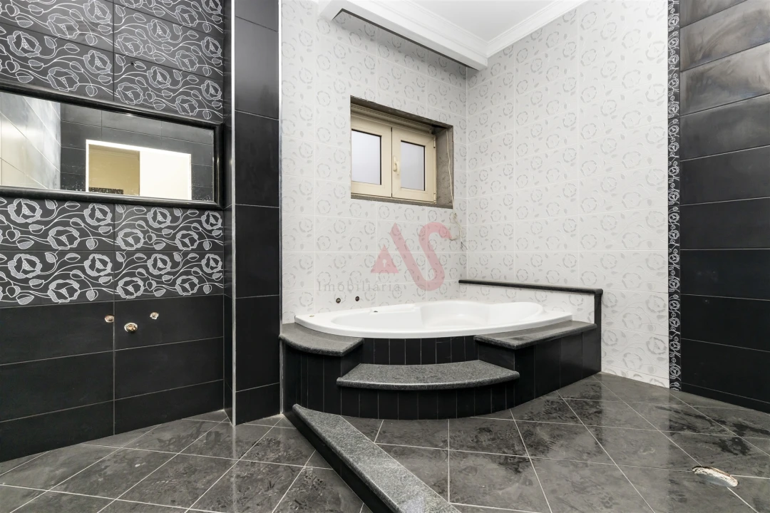 Moradia T4 para Venda em Caldas de Vizela (São Miguel e São João) Foto 3