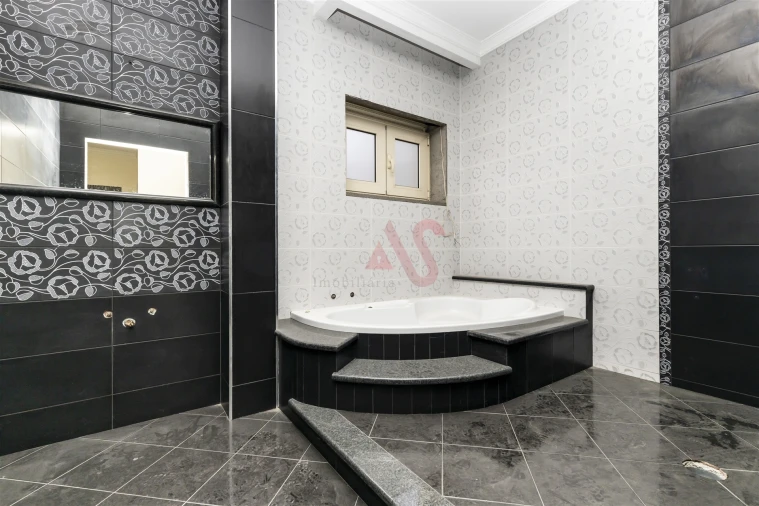 Moradia T4 para Venda em Caldas de Vizela (São Miguel e São João) Foto 3