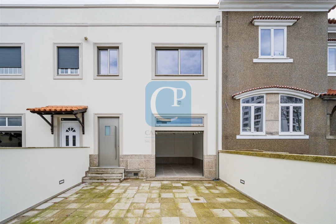 Moradia T5 para Venda em Paranhos Foto 1