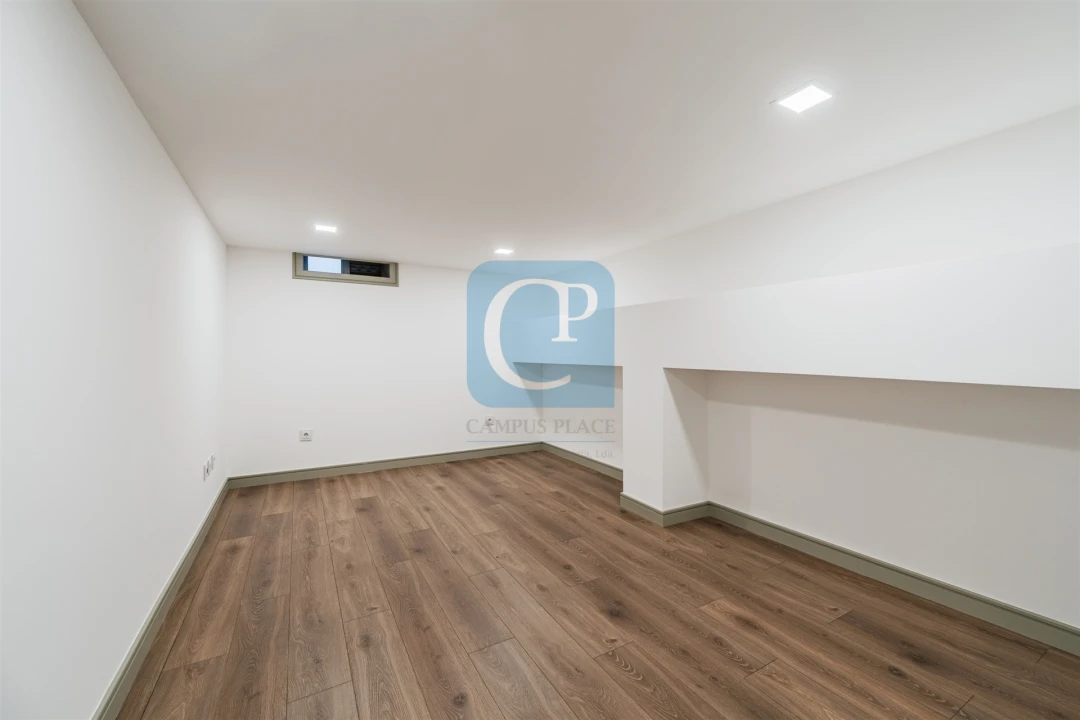 Moradia T5 para Venda em Paranhos Foto 30